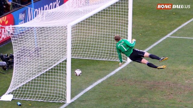 Công nghệ goal-line còn giúp trải nghiệm xem bóng đá trở nên thú vị hơn