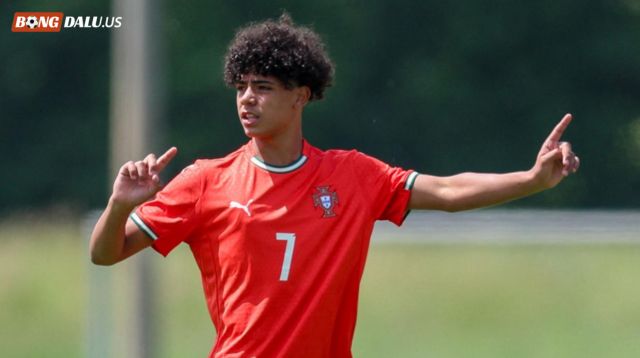 Cristiano Ronaldo Jr đã bộc lộ tiềm năng bóng đá của mình từ sớm
